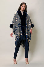 Cargar imagen en el visor de la galería, Capa larga invernal color azul marino con felpa