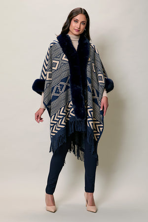 Capa larga invernal color azul marino con felpa