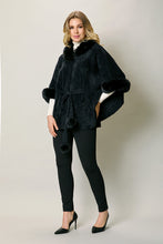 Cargar imagen en el visor de la galería, Capa invernal elegante color negro con cinturón
