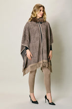 Cargar imagen en el visor de la galería, Capa casual color café con estampado y cuello de felpa