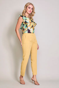 Pantalón básico color amarillo con bolsillos laterales