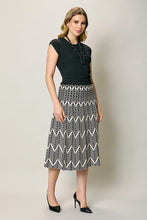Cargar imagen en el visor de la galería, Falda larga invernal con estampado geométrico