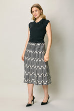 Cargar imagen en el visor de la galería, Falda larga invernal con estampado geométrico