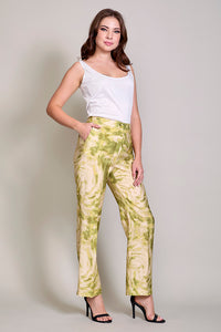 Pantalón casual ajustado estampado color verde