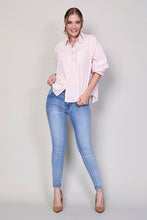 Cargar imagen en el visor de la galería, Camisa juvenil de color rosa pálido manga larga