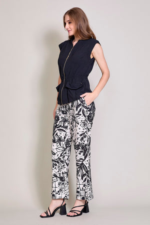 Chaleco casual color negro con cierre y bolsillos