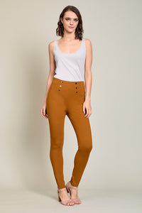 Leggings casual color camel con botones al frente