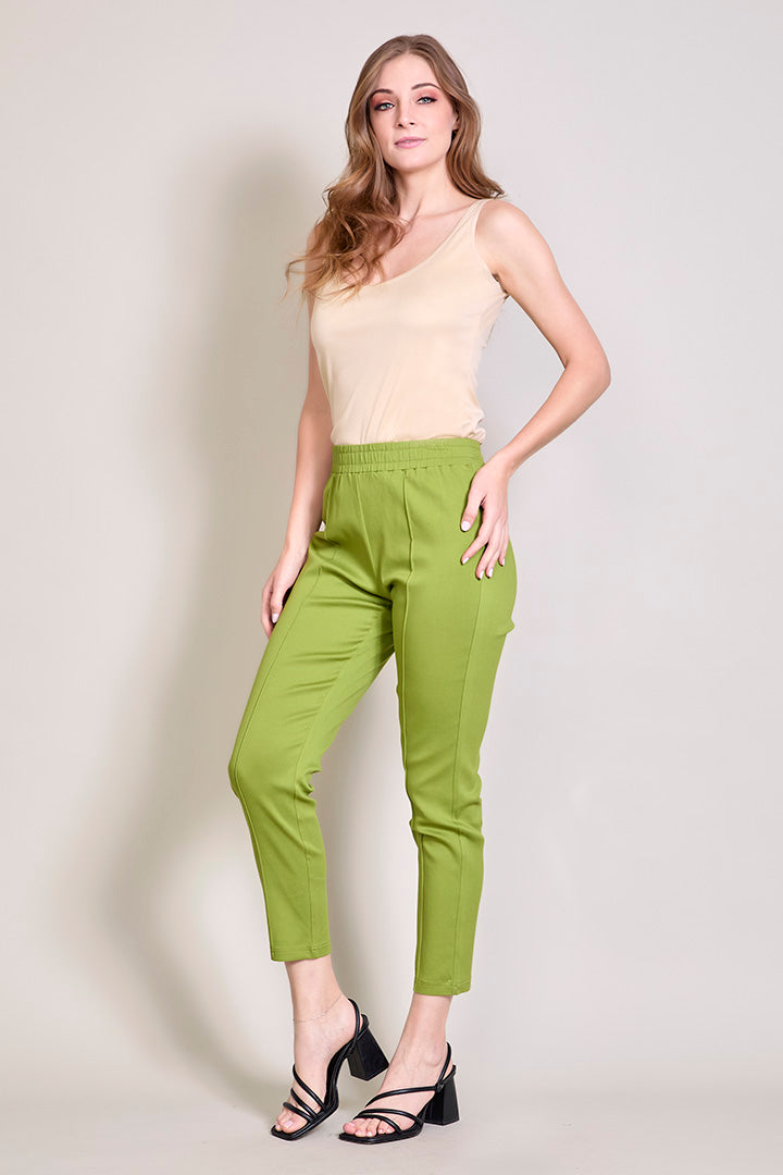 Pantalón casual color verde con pretina