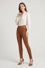 Cargar imagen en el visor de la galería, Pantalón casual de gamusa color café