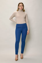 Cargar imagen en el visor de la galería, Leggings básico color azul corte ajustado