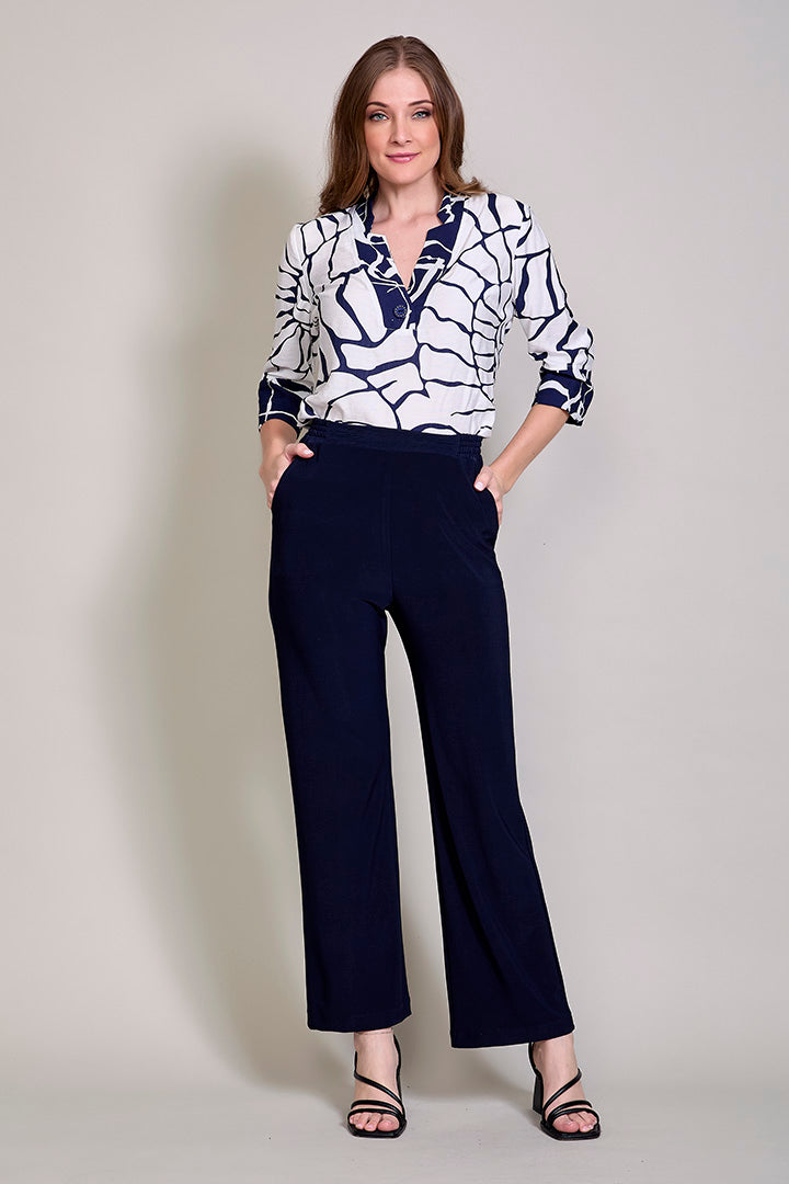 Pantalón de vestir color marino con bolsillos y resorte