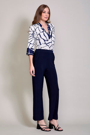 Pantalón de vestir color marino con bolsillos y resorte
