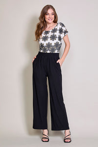 Pantalón de bota amplia color negro con bolsillos