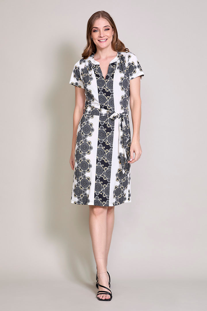 Vestido casual manga corta con estampado y cinturón
