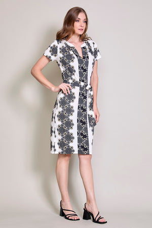 Vestido casual manga corta con estampado y cinturón