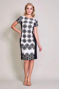 Vestido casual manga corta con estampado y detalle