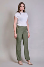 Cargar imagen en el visor de la galería, Pantalón formal largo de color verde suelto de abajo