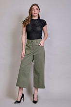 Cargar imagen en el visor de la galería, Pantalón pescador de color verde de bota amplia