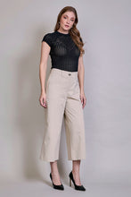 Cargar imagen en el visor de la galería, Pantalón pescador de color beige de bota amplia