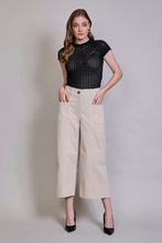 Cargar imagen en el visor de la galería, Pantalón pescador de color beige de bota amplia
