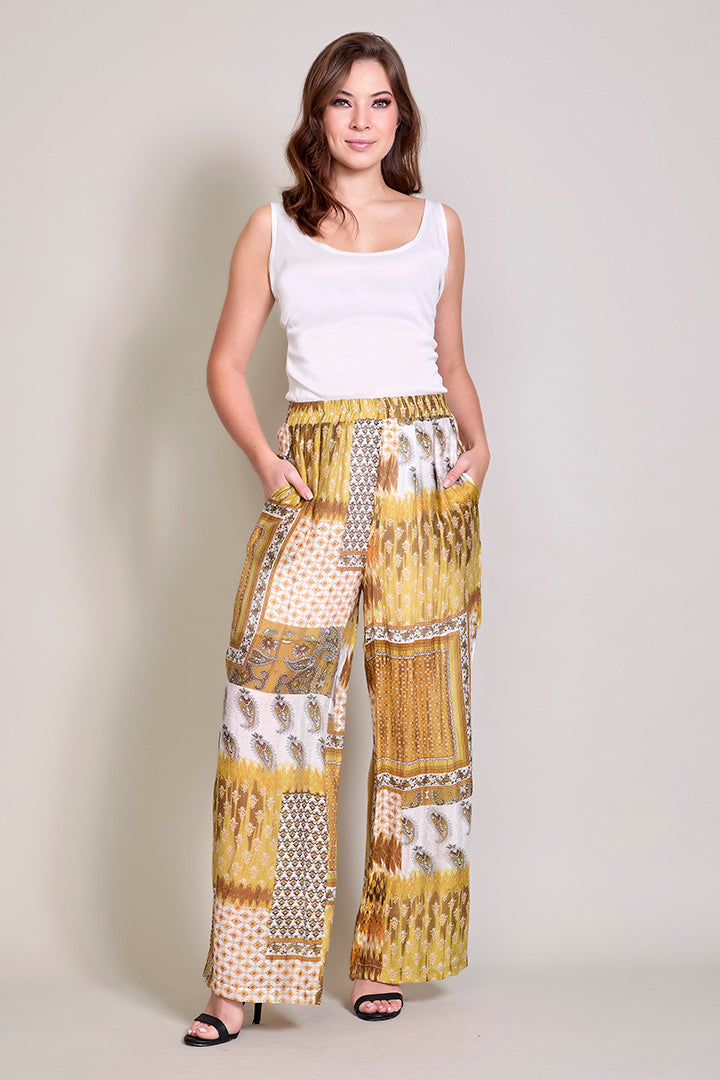 Pantalón casual con estampado color amarillo y bolsillos