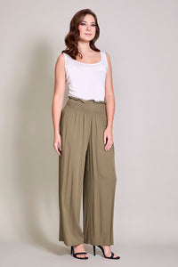 Pantalón de pretina alta con resorte color café