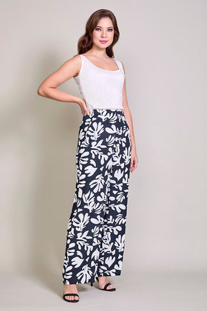 Pantalón casual con bolsillos color marino con estampado