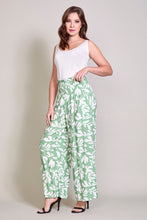 Cargar imagen en el visor de la galería, Pantalón de pretina alta color verde con estampado