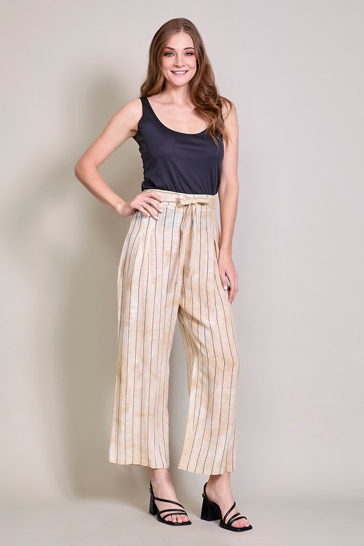 Pantalón casual rayado bota amplia color beige