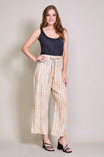 Cargar imagen en el visor de la galería, Pantalón casual rayado bota amplia color beige