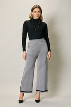 Cargar imagen en el visor de la galería, Pantalón elegante de bota amplia color gris