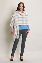 Cargar imagen en el visor de la galería, Bufalda larga invernal color azul con estampado