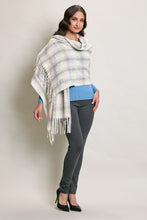 Cargar imagen en el visor de la galería, Bufalda larga invernal color azul con estampado