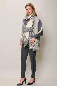 Bufanda larga invernal color gris con estampado
