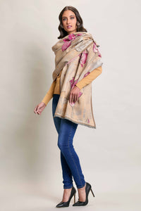 Bufanda invernal elegante color hueso con estampado