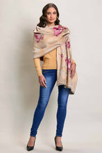 Cargar imagen en el visor de la galería, Bufanda invernal elegante color hueso con estampado