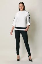 Cargar imagen en el visor de la galería, Suéter corto casual color blanco manga 3/4