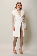 Cargar imagen en el visor de la galería, Suéter largo elegante color perla con cuello afelpado