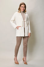 Cargar imagen en el visor de la galería, Suéter largo casual color blanco con botón y bolsillos