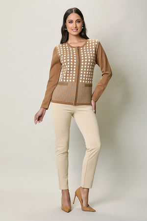 Suéter clásico color café con estampado