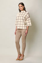 Cargar imagen en el visor de la galería, Suéter casual color beige con estampado manga 3/4
