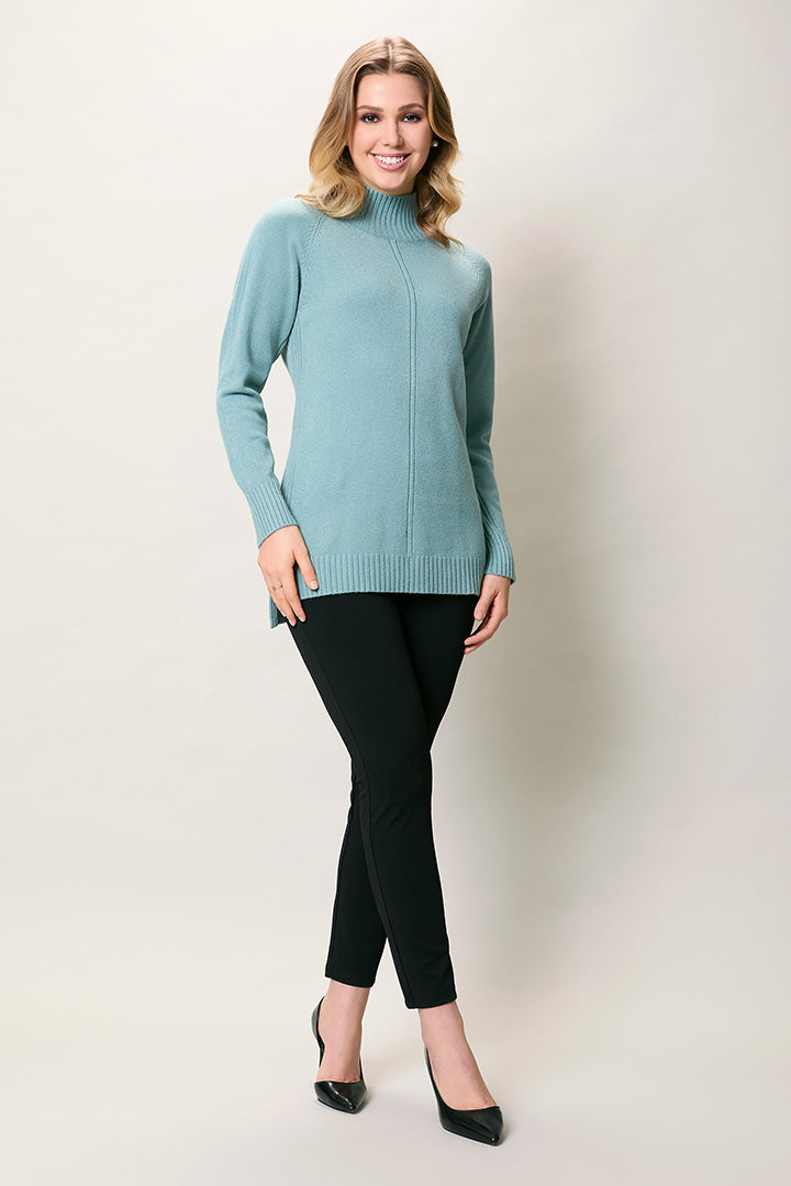 Suéter casual color menta cuello alto corte irregular