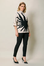 Cargar imagen en el visor de la galería, Suéter casual manga 3/4 color beige con estampado