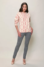 Cargar imagen en el visor de la galería, Suéter casual color rosa con estampado y cierre