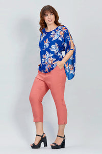 CONJUNTO PLUS CON BLUSA ESTAMPADA Y PANTALÓN RECTO