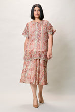 Cargar imagen en el visor de la galería, Conjunto plus estampado color rosa con falda