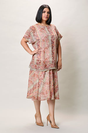 Conjunto plus estampado color rosa con falda