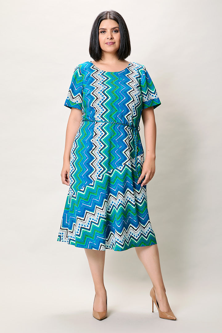 Vestido plus con estampado multicolor manga corta