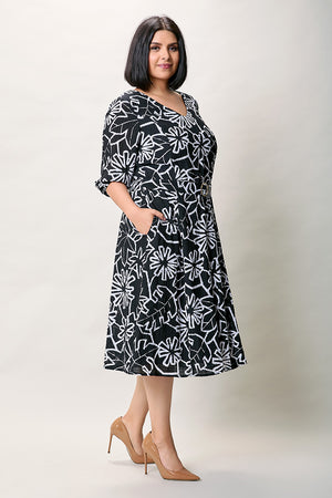 Vestido plus color negro con estampado manga 3/4