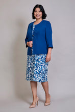 Cargar imagen en el visor de la galería, Conjunto plus de vestido estampado con saco color azul